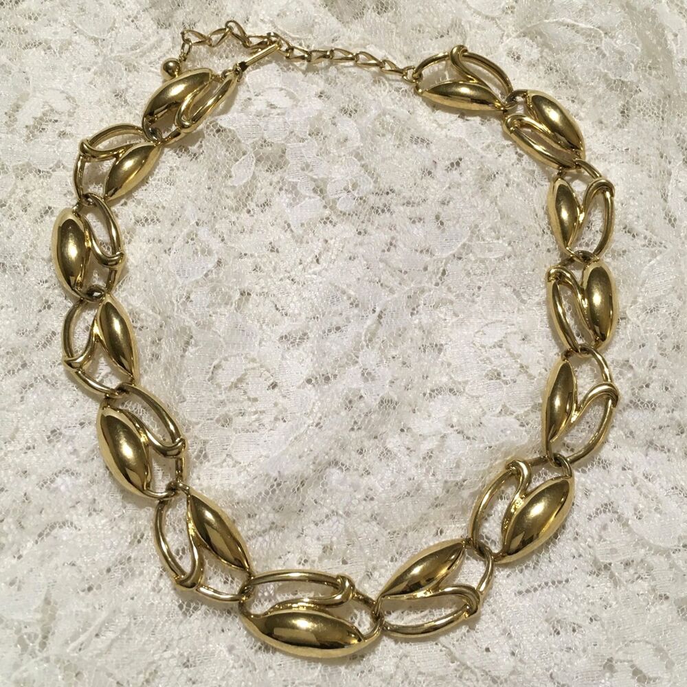 Vintage Trifari Necklace Gold Tone Open Work Oval Style links signed